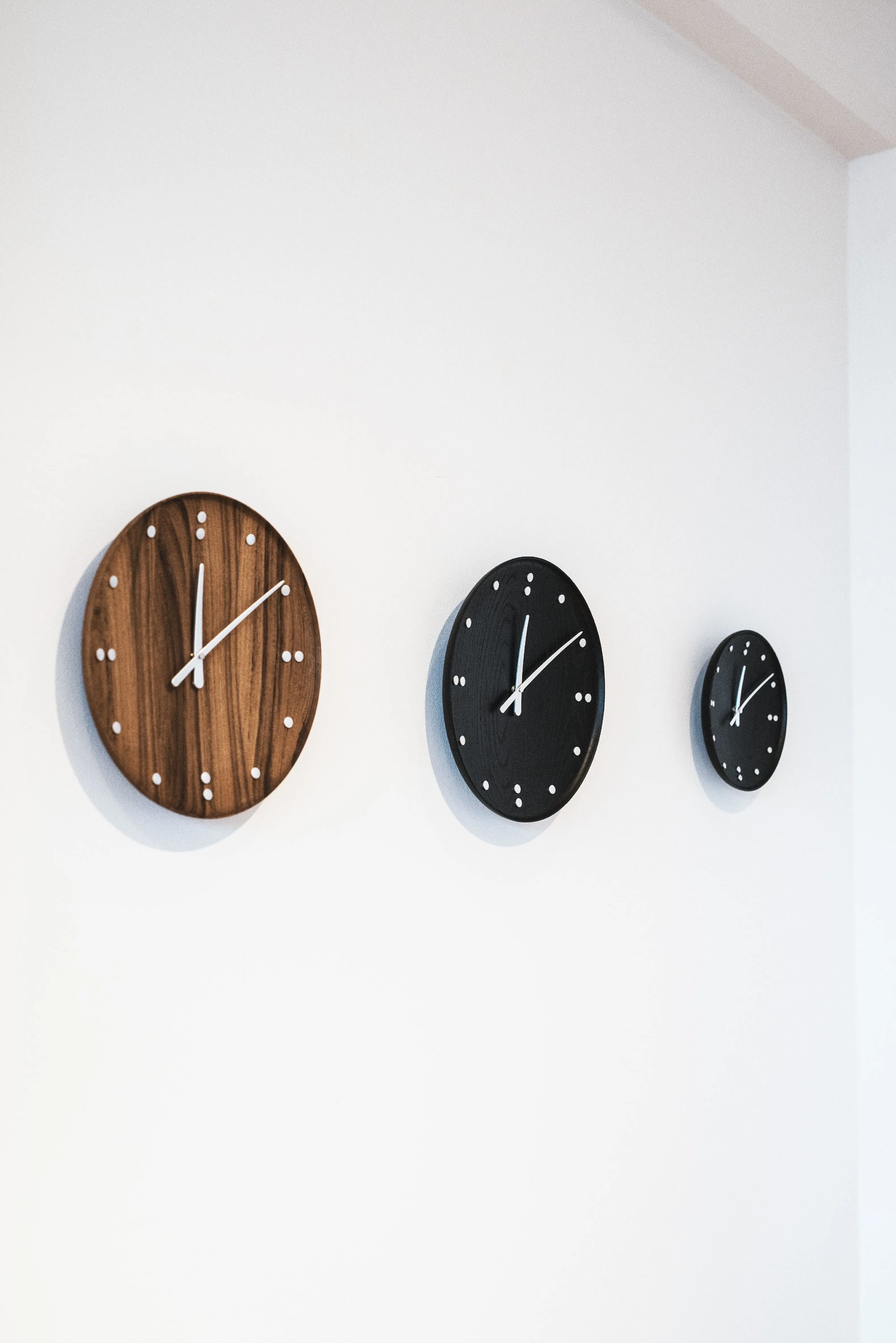 Architectmade Finn Juhl Wall Clock Black Ash, ø35 Cm