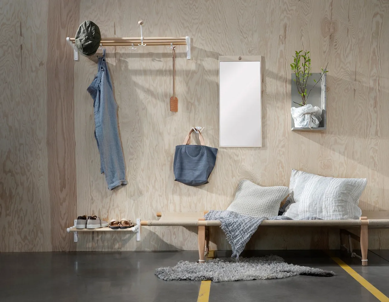 Essem Design Nostalgi Hat Shelf/Shoe Rack Oak/Aluminium, White