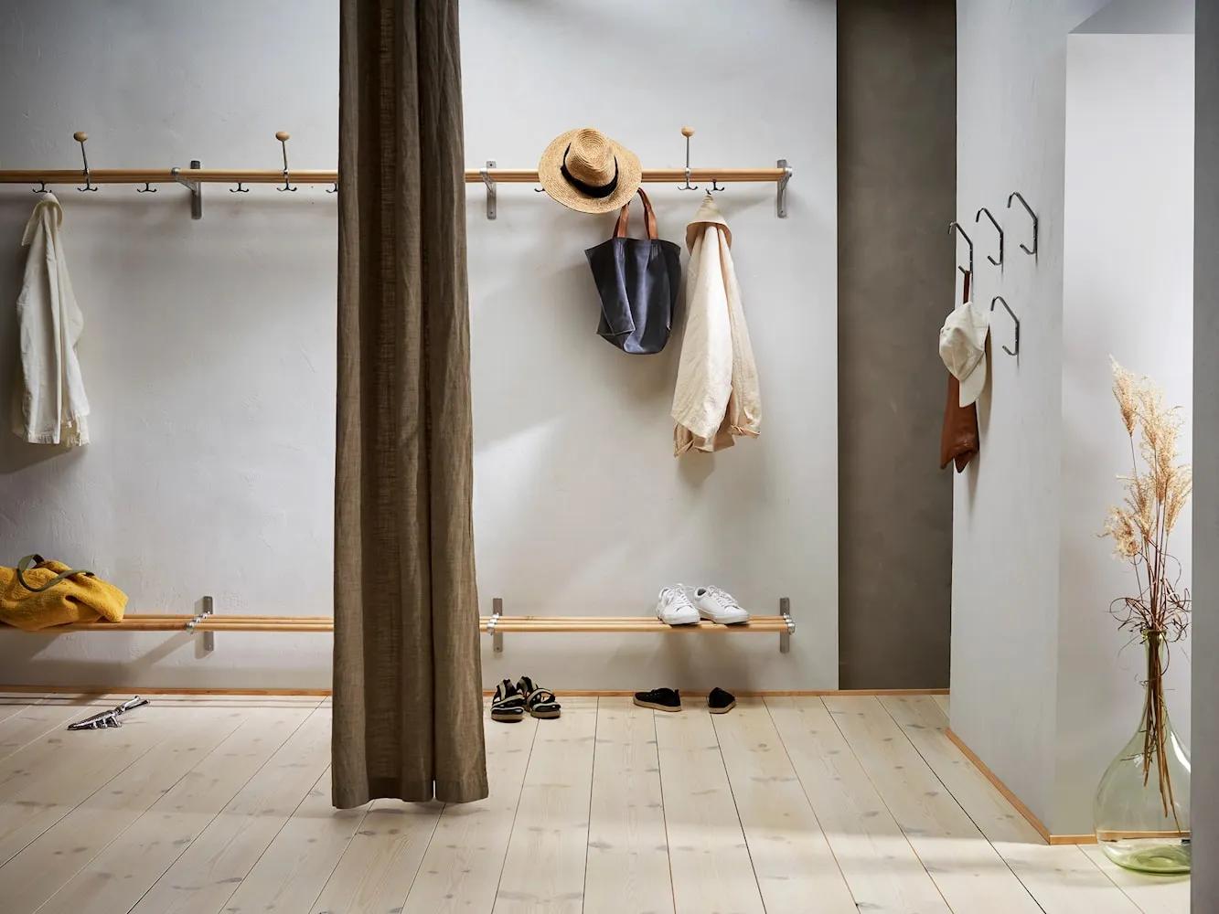 Essem Design Nostalgi Hat Shelf/Shoe Rack Oak/Aluminium, White