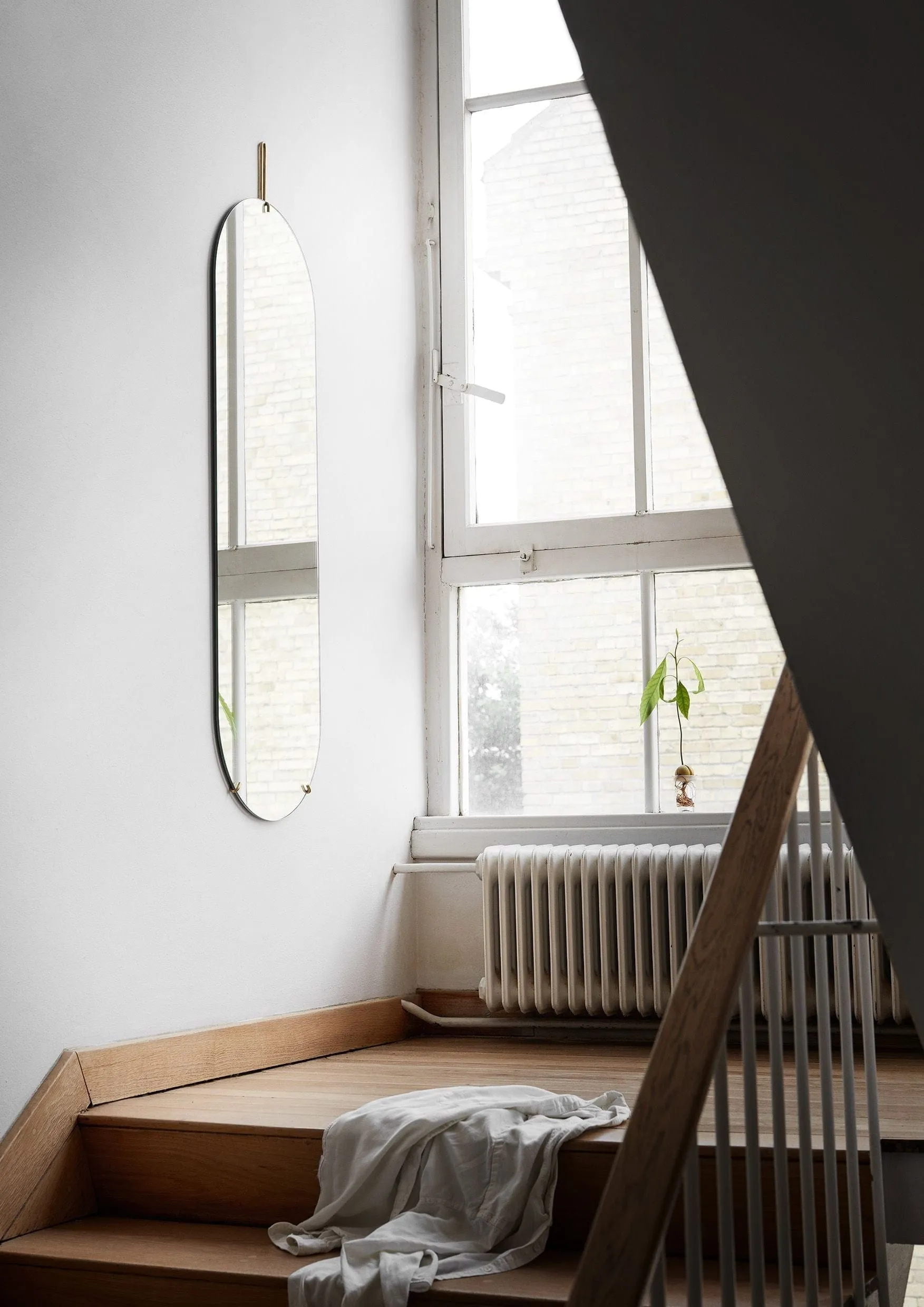 Moebe Wall Mirror ø70 Cm, Brass
